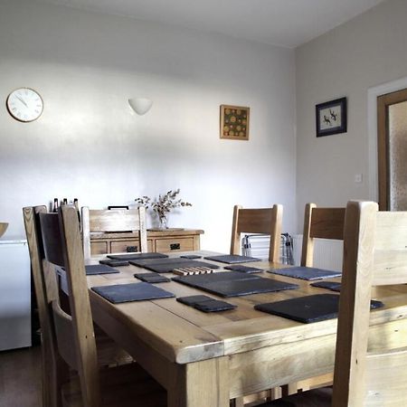 Central And Spacious 2 Bedroom Flat With Garden เอดินบะระ ภายนอก รูปภาพ