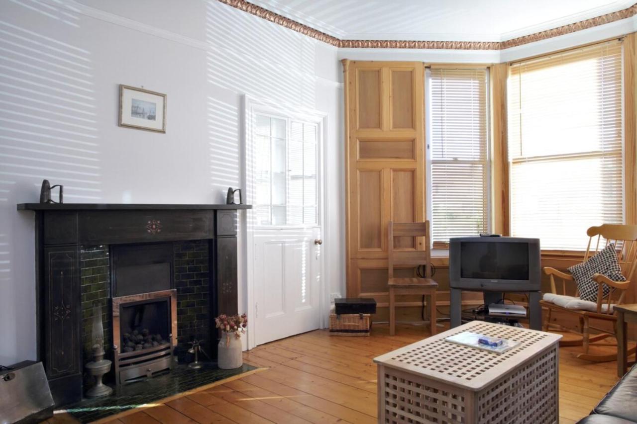 Central And Spacious 2 Bedroom Flat With Garden เอดินบะระ ภายนอก รูปภาพ