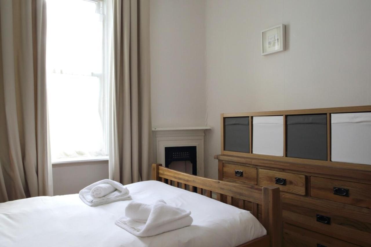 Central And Spacious 2 Bedroom Flat With Garden เอดินบะระ ภายนอก รูปภาพ