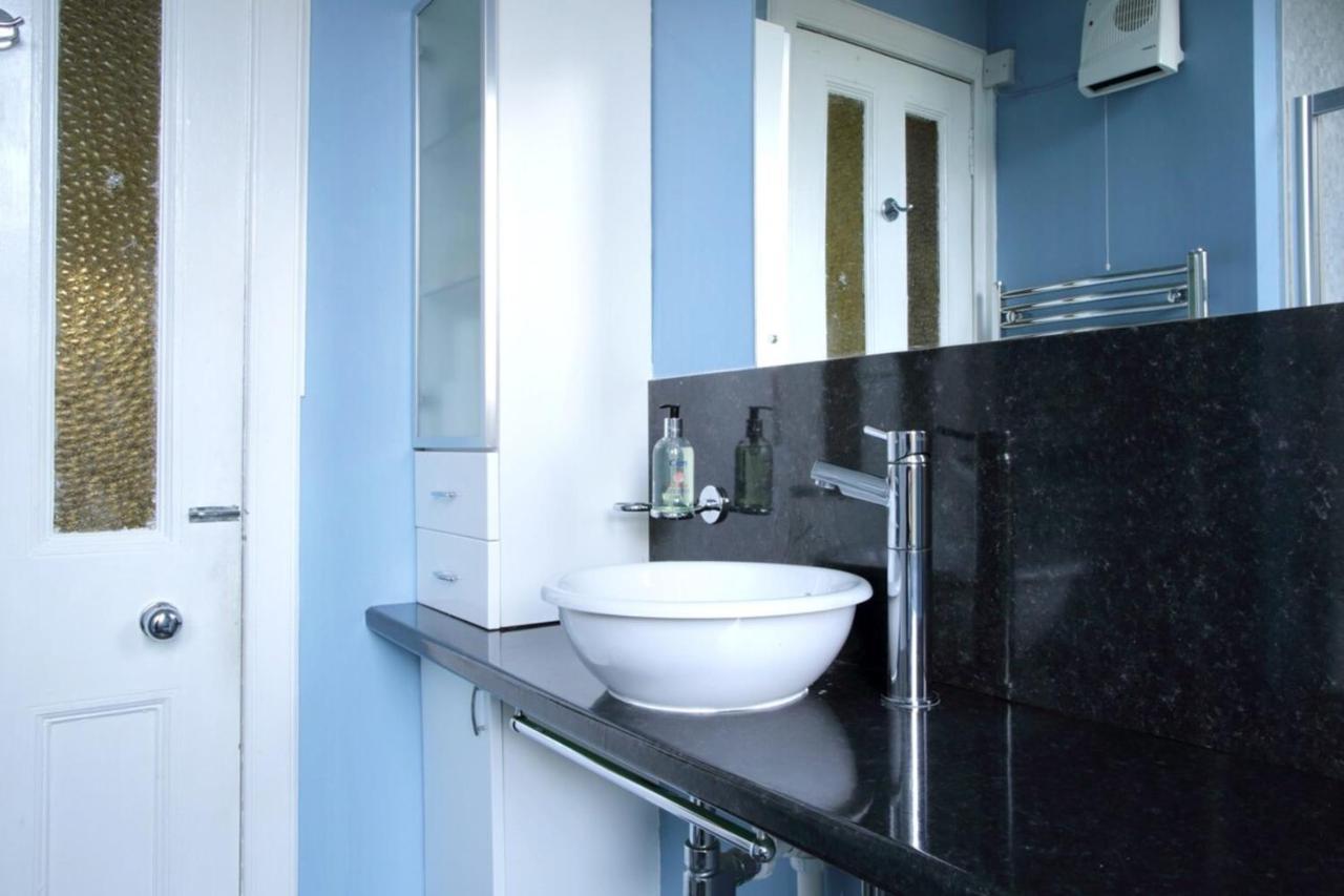 Central And Spacious 2 Bedroom Flat With Garden เอดินบะระ ภายนอก รูปภาพ