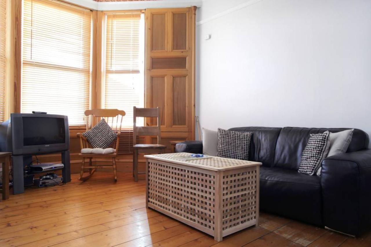 Central And Spacious 2 Bedroom Flat With Garden เอดินบะระ ภายนอก รูปภาพ